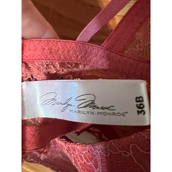 Marilyn Monroe 36B padded plunge bra - Picture 4 of 5